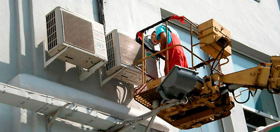 Фото работ по монтажу кондиционера