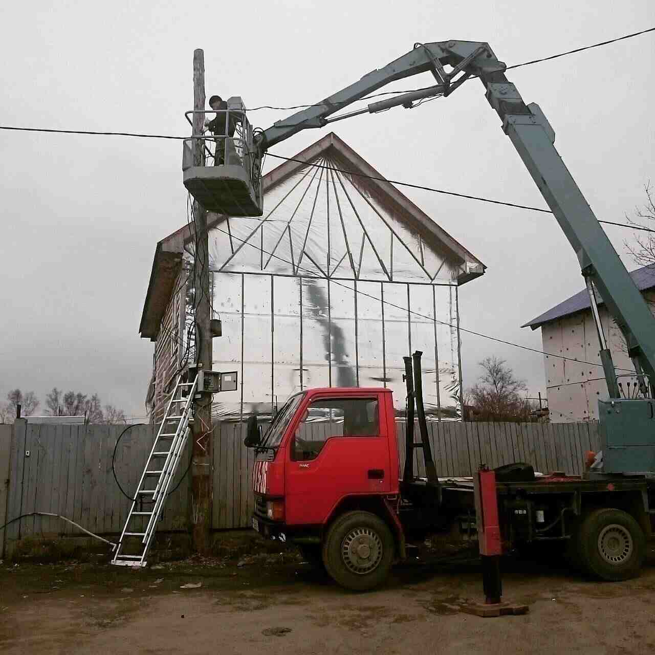 Фото установки уличного освещения с автовышки