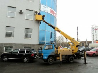 Фото автовышки во время установки кондиционера