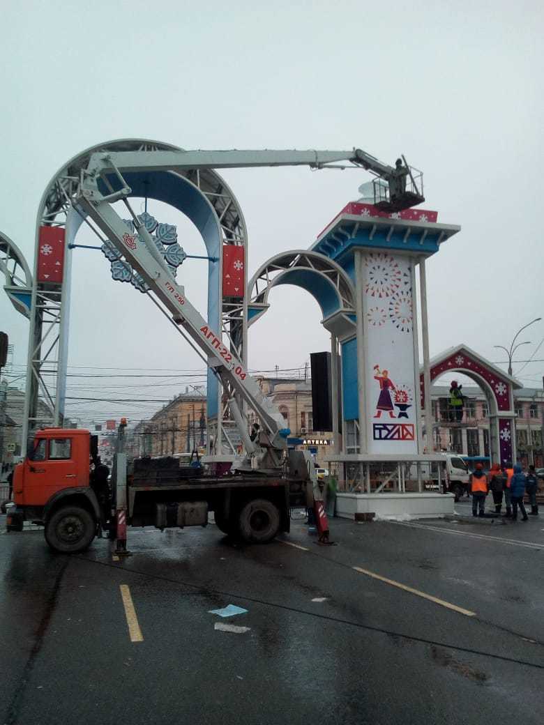 Фото процесса монтажа новогодних украшений