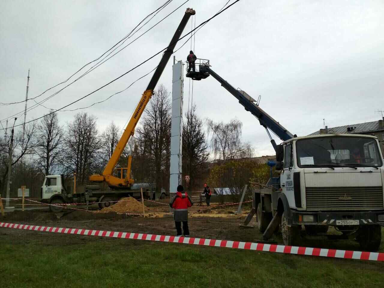 Фото монтажа столба для рекламного щита